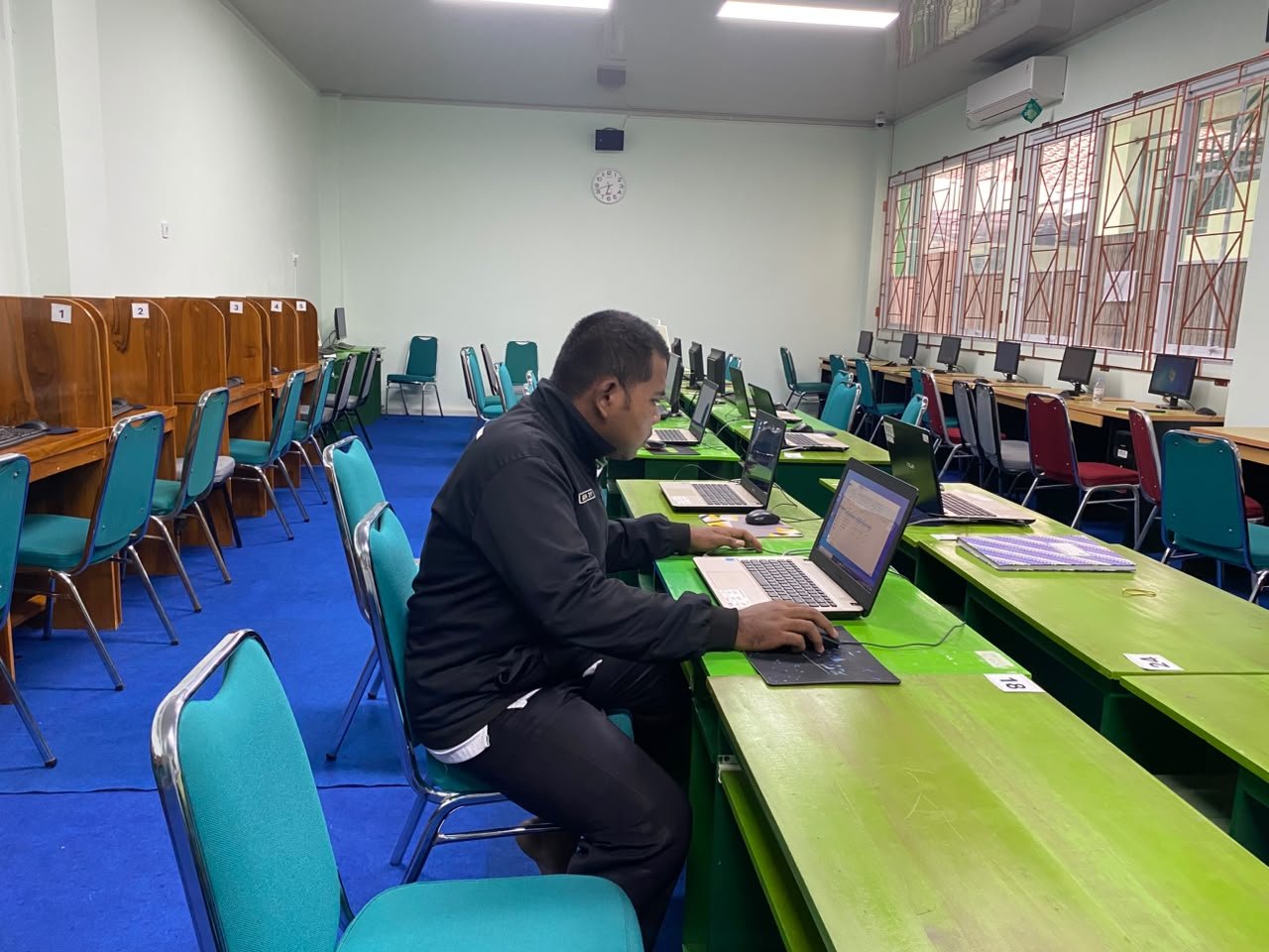 Persiapan Matang, Proktor MTs N 6 Bantul Cek Komputer dan Ruang Tryout MKKS_1 pada Hari Pertama