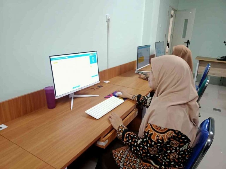Penuh Kesungguhan, Dua Guru Fikih MTsN 6 Bantul Ikuti Asesmen Kompetensi Guru