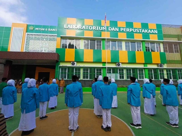Resmi Dilantik, Kepala MTsN 6 Bantul Sugiyono Kukuhkan Pengurus OSIM