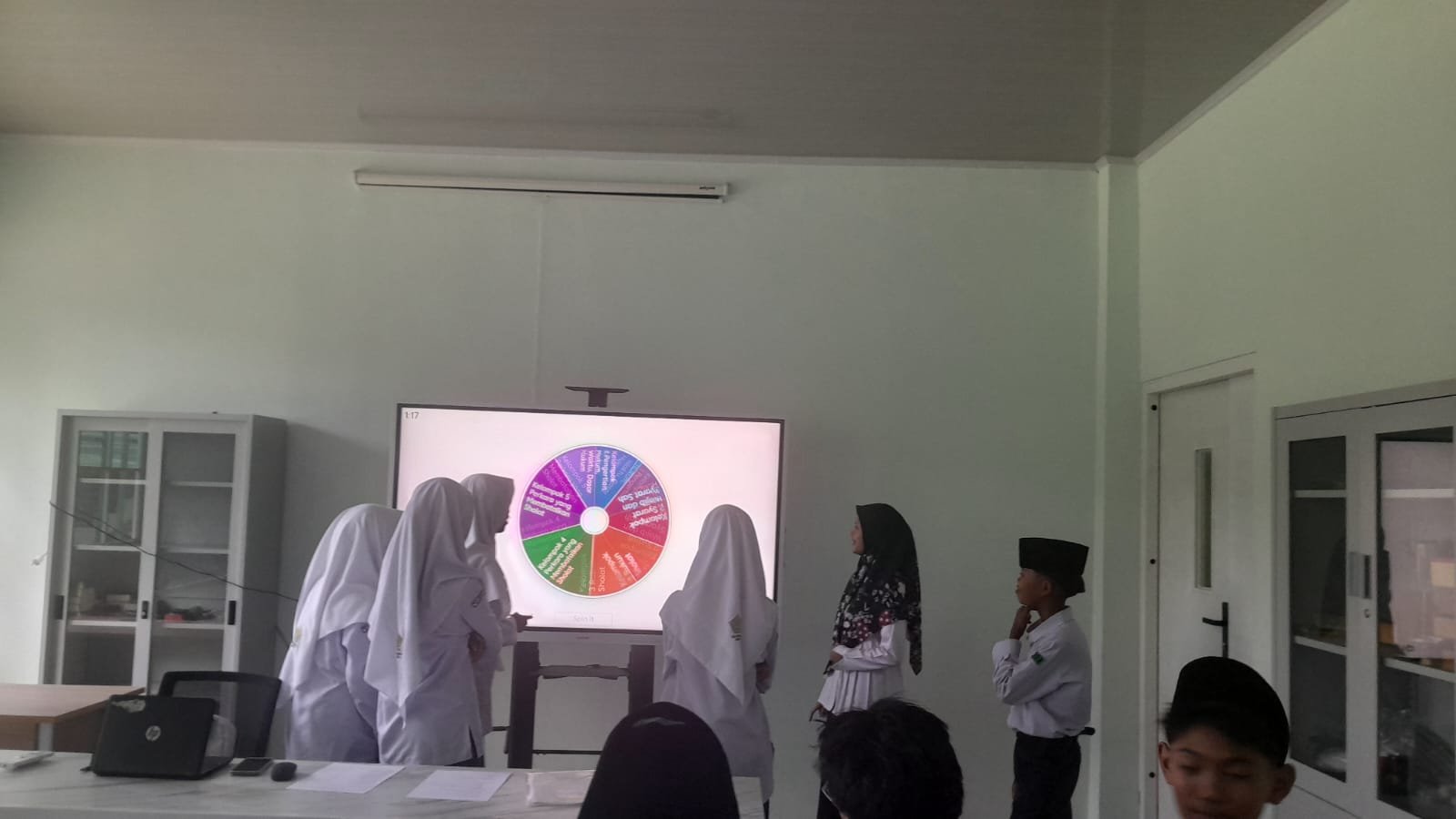 Putar Spin Wall di Layar IFP, Pembelajaran Fikih Matsanaba Makin Seru