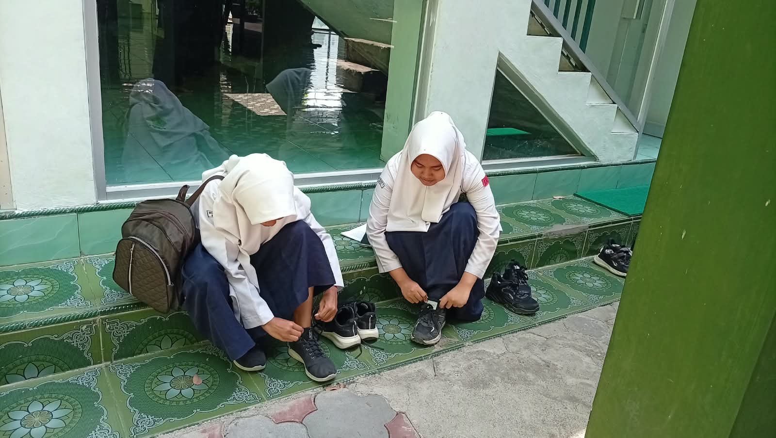 Usai Tryout TKA/TKAD MKKS_1, Siswa MTs N 6 Bantul Salat Berjemaah Dahulu Sebelum Pulang