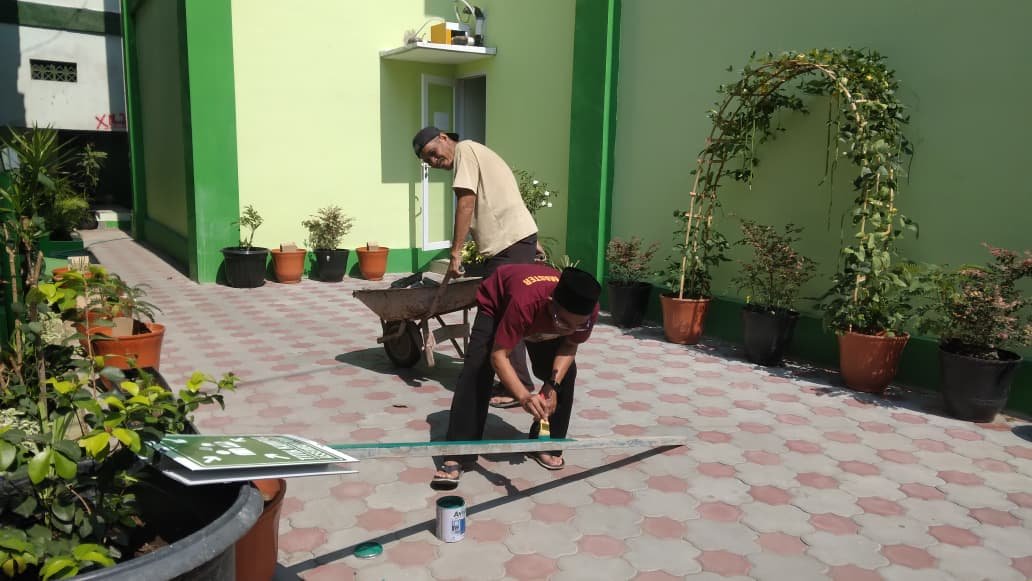Perjelas Jalur Evakuasi, Waka Sarpras Dukung Penguatan SPAB MTsN 6 Bantul