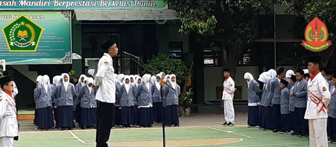 Pembina Upacara MTsN 6 Bantul Ajak Siswa Tanamkan Karakter Tanggung Jawab